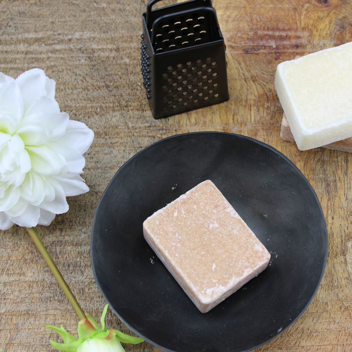 Bamboo/Jasmijn– geurblokjes / amberblokjes set met zwart schaaltje, rasp – luxe cadeauset