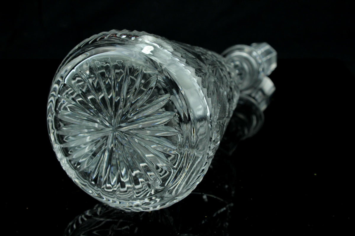 Vintage geslepen kristallen karaf met stop - diamant en sterpatroon - wijn / likeur karaf - 29 cm.