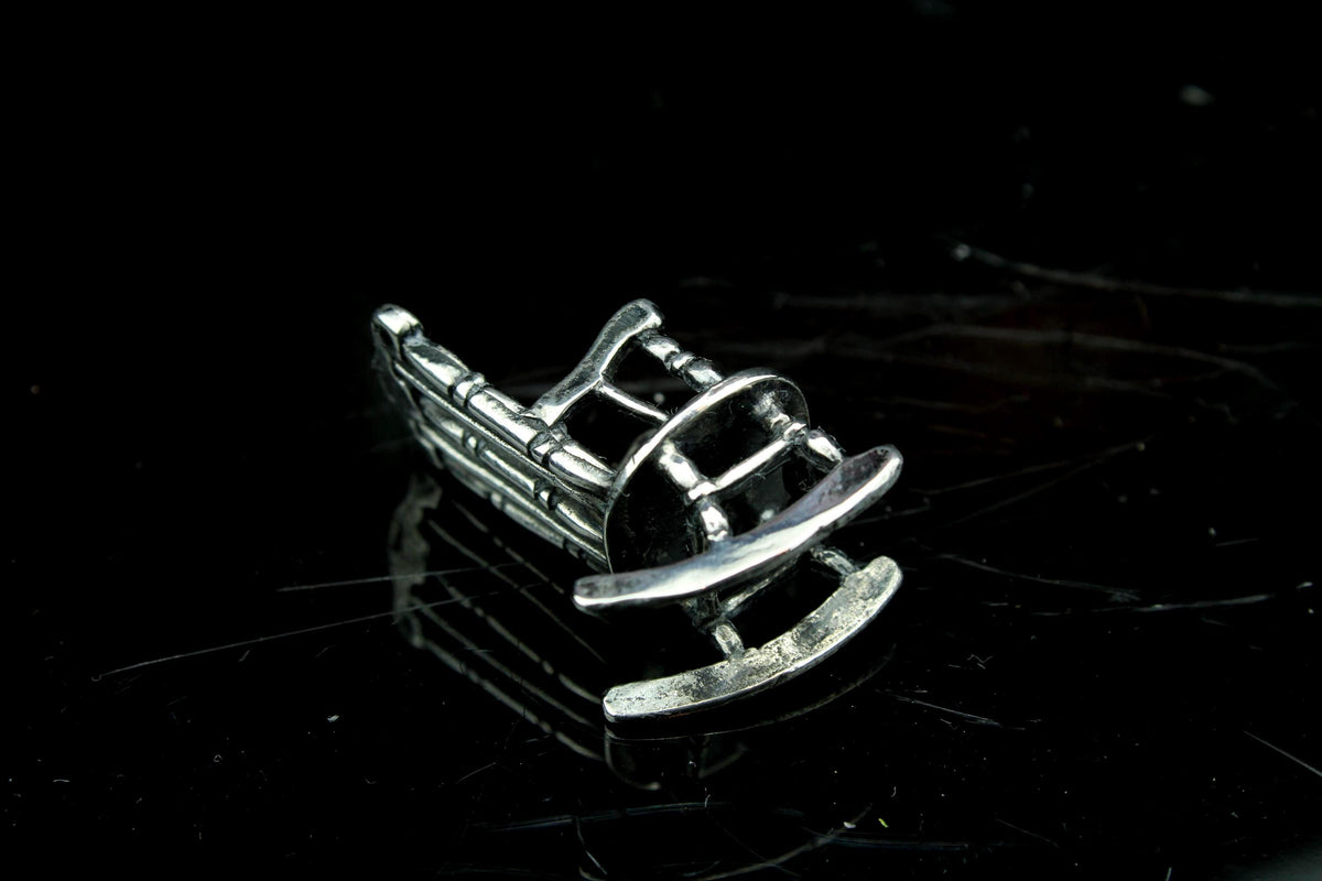 Vintage miniatuur verzilverde schommelstoel / meubel - poppenhuis accessoire - Hollands miniatuurzilver - collectors item - 3 cm hoog