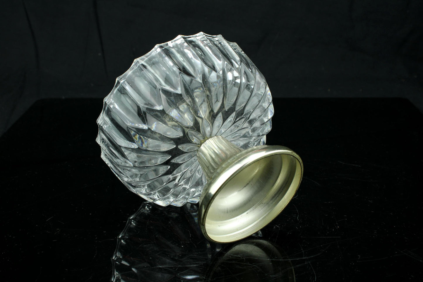 Vintage kristallen coupe op verzilverde voet - geslepen kristal bonbonschaal - sierraadschaal - 11,5 cm. doorsnede