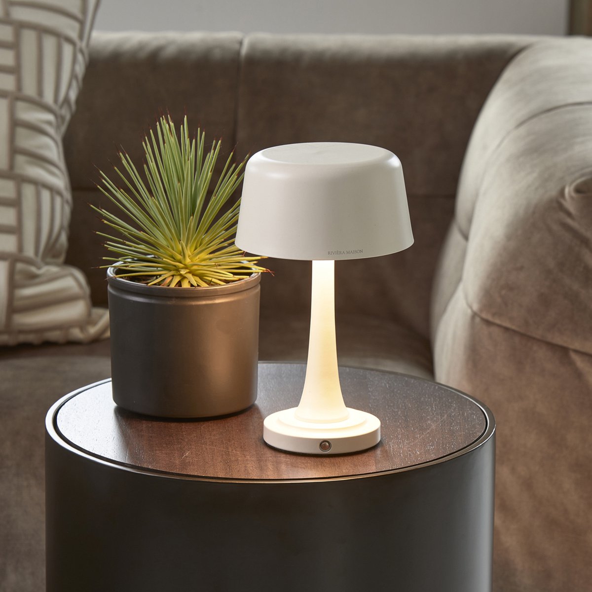 Rivièra Maison Bellagio witte LED tafellamp – oplaadbaar met lampenkap – 25,5 cm hoog