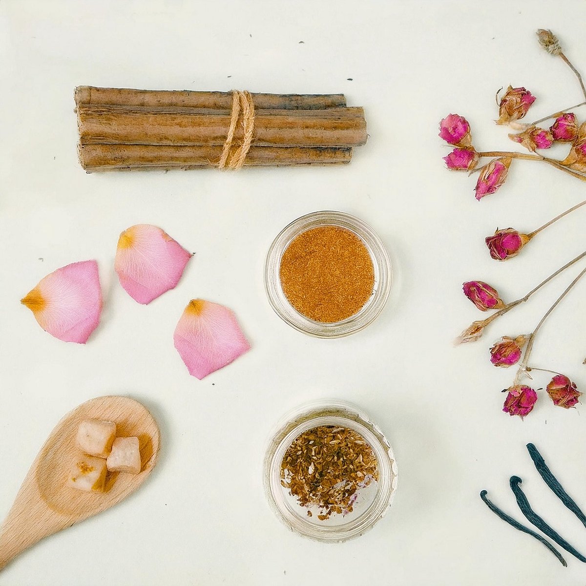 Rivièra Maison: geurstokjes amber muse 200ml.