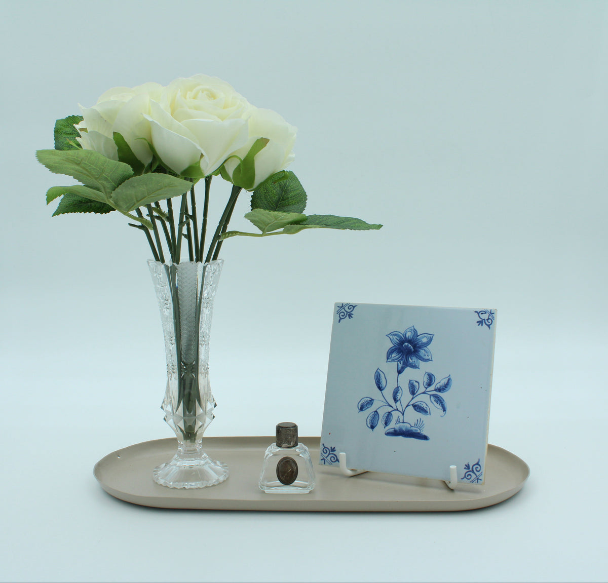 Tafel decoratie set rozen: glas, witte rozen & Delfts Blauw