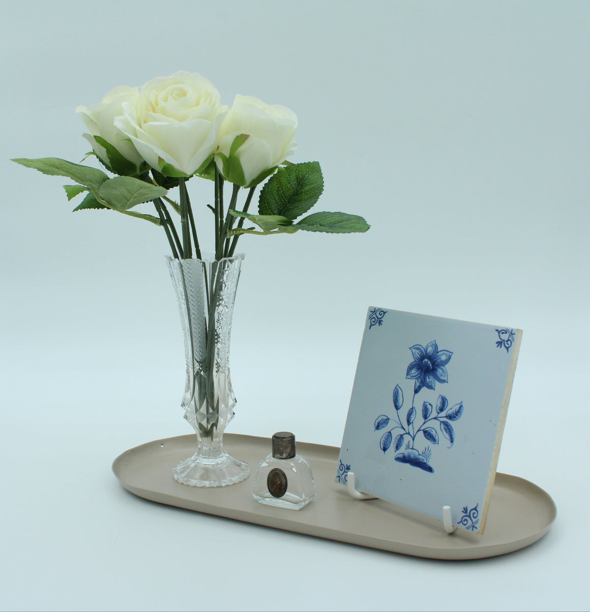 Tafel decoratie set rozen: glas, witte rozen & Delfts Blauw