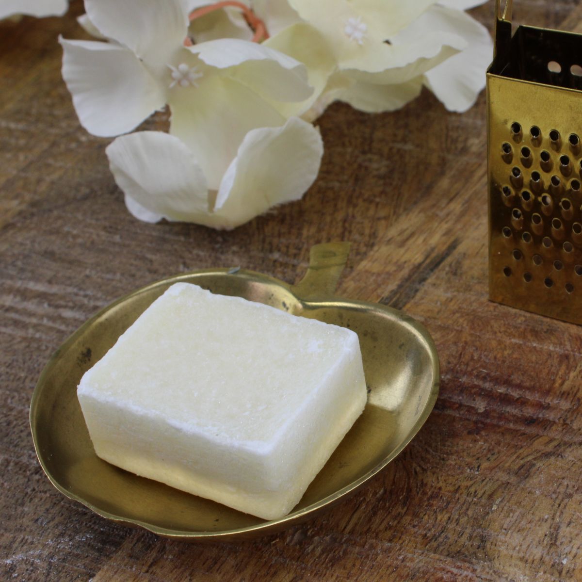 Jasmijn/Rose: vintage geurblokjes cadeauset met amberblokjes, vintage appelschaaltje en rasp