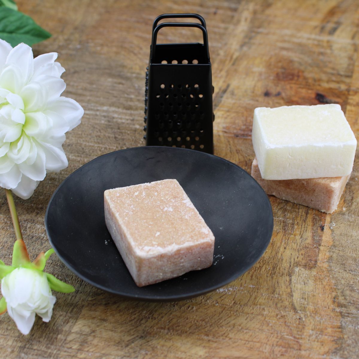 Bamboo/Jasmijn– geurblokjes / amberblokjes set met zwart schaaltje, rasp – luxe cadeauset