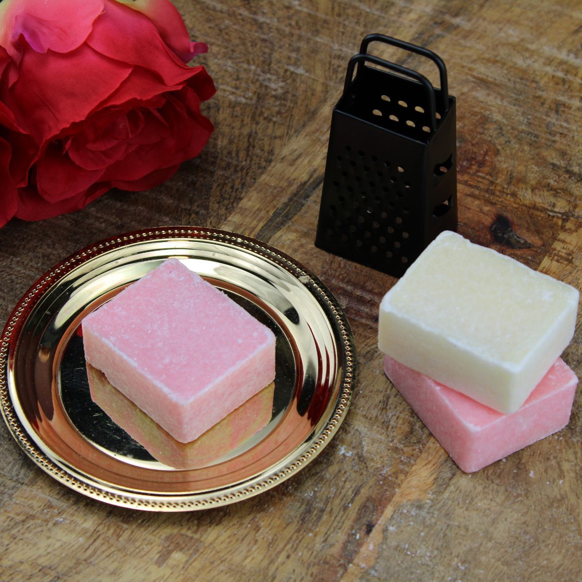 Jasmijn/Rose – geurblokjes / amberblokjes set met vintage schaaltje, rasp – luxe cadeauset
