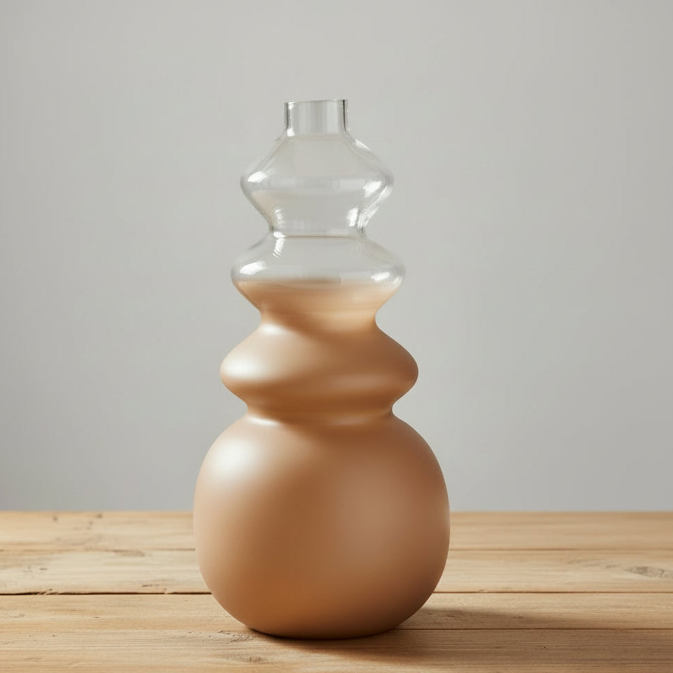 Brons flow: design vaas in bronskleurig glas