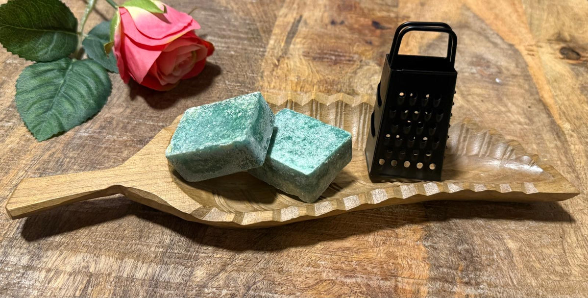 Patchouli geurblokjes / amberblokjes set met handgesneden houten blad en rasp