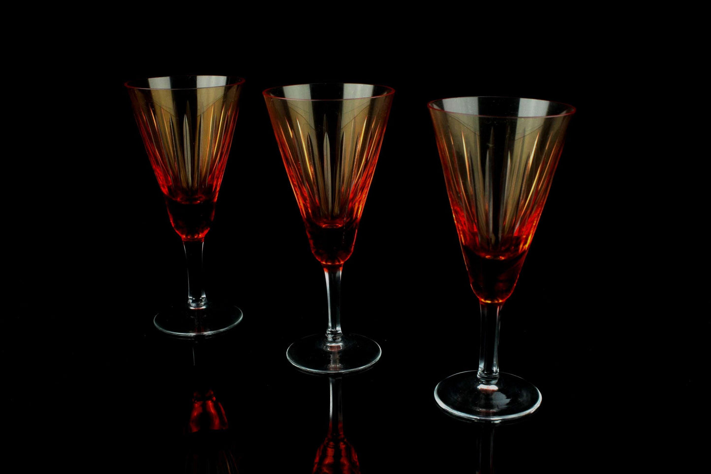 Vintage Aperitifgläser bernsteinrot Riffelglas, 3er Set, Mid Century 14 cm