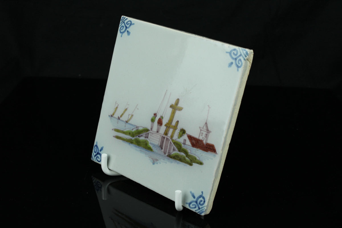 Antike niederländische Wandfliese mit Hafenansicht ca. 18. Jahrhundert handbemalte Fayence 12,7 cm
