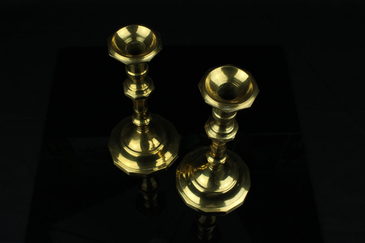 Antieke messing kandelaars set van 2  21,5 cm  achthoekige voet  klassiek Europees