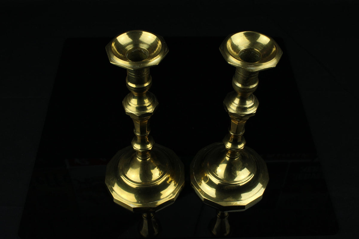 Antieke messing kandelaars set van 2  21,5 cm  achthoekige voet  klassiek Europees
