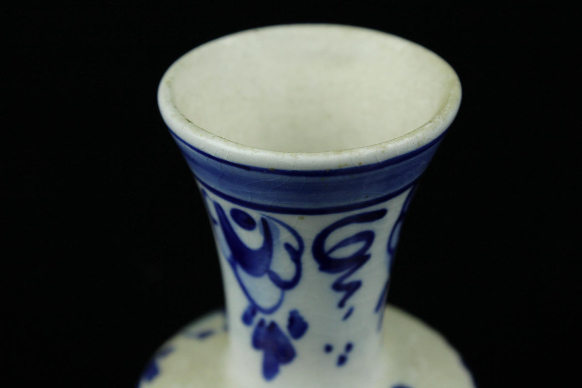 Klein vintage Delfts blauw vaasje handbeschilderd aardewerk 7 cm