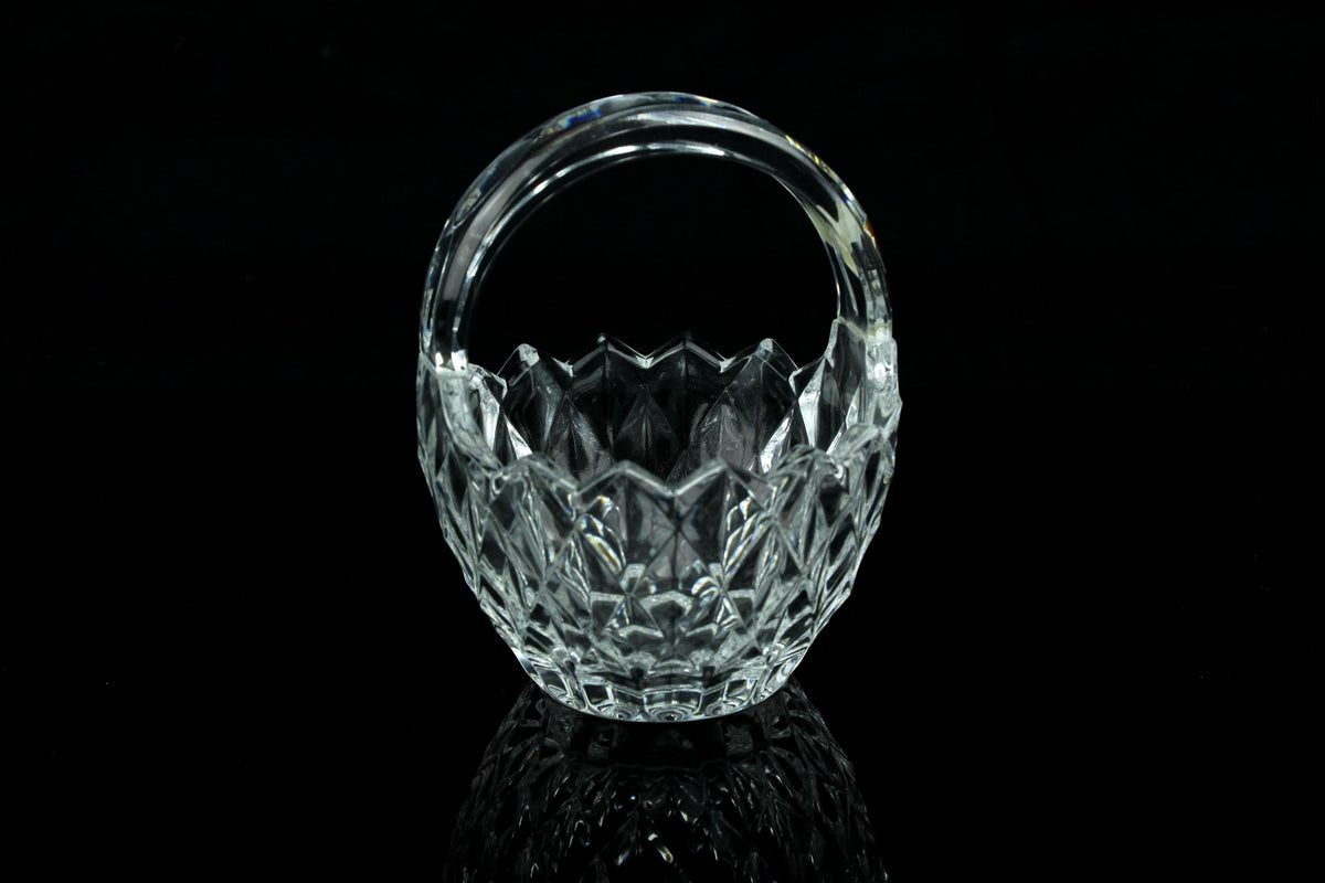 Vintage Bleikristall-Bonbonniere mit Henkel geschliffenes Bleikristall 10,5 cm