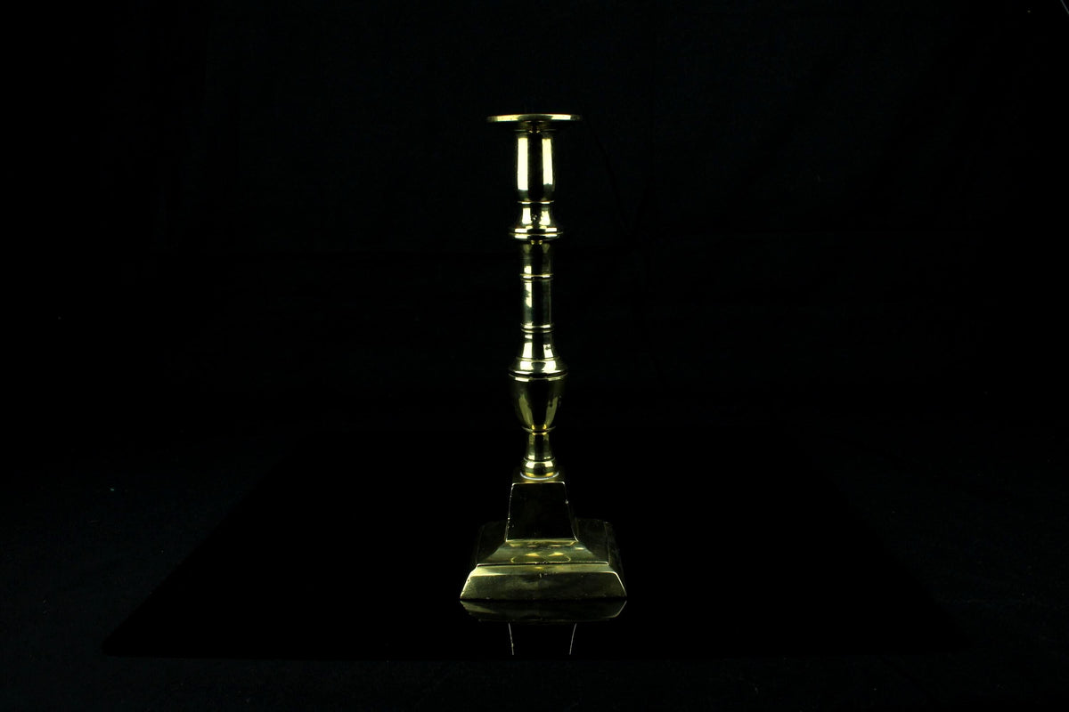 Vintage messing kandelaar met vierkante voet 18e/19e eeuw handgedraaid 23,5 cm