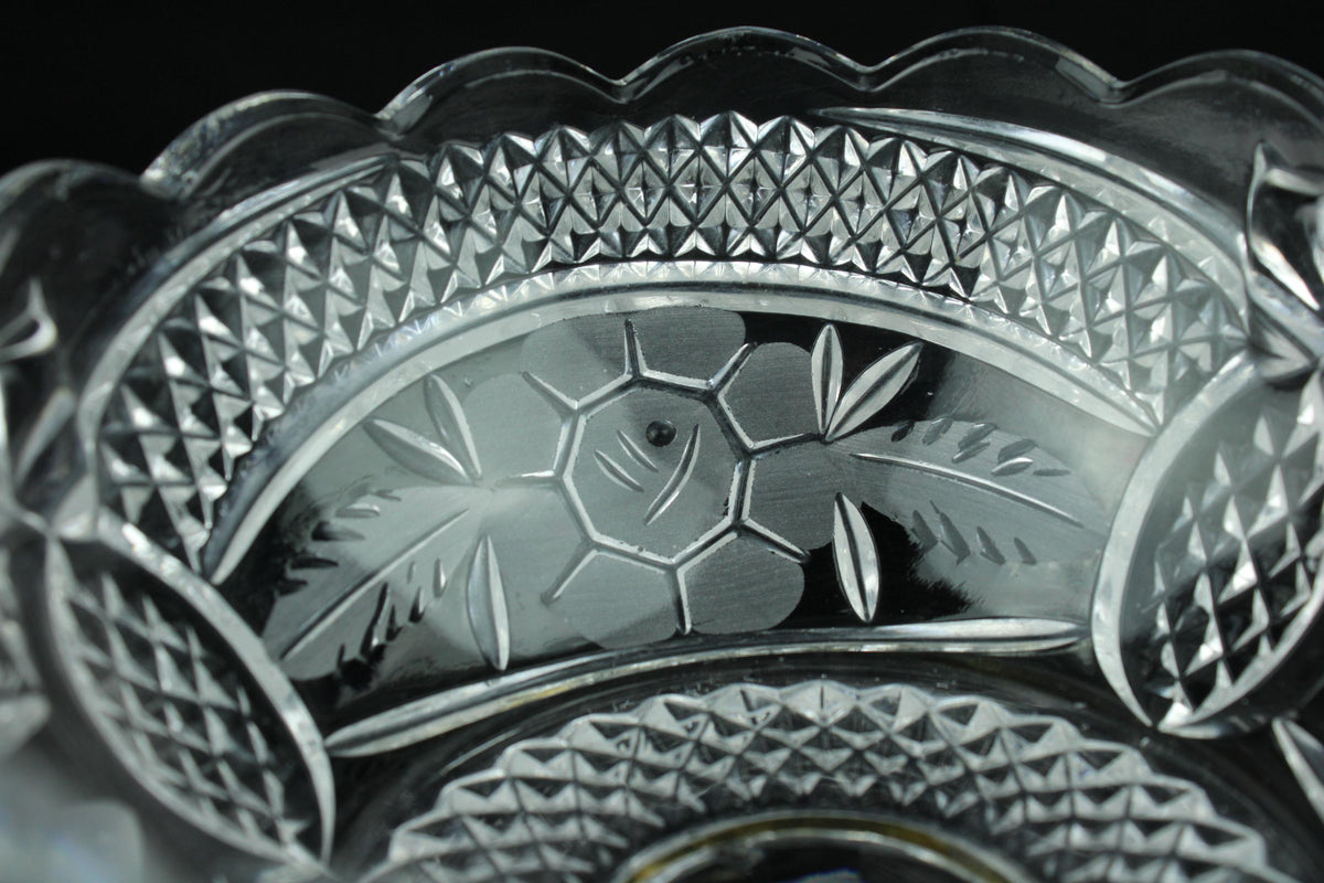 Vintage Bleikristall-Schale auf Fuß geschliffenes Blumenmotiv 11,5 cm böhmisches Kristall