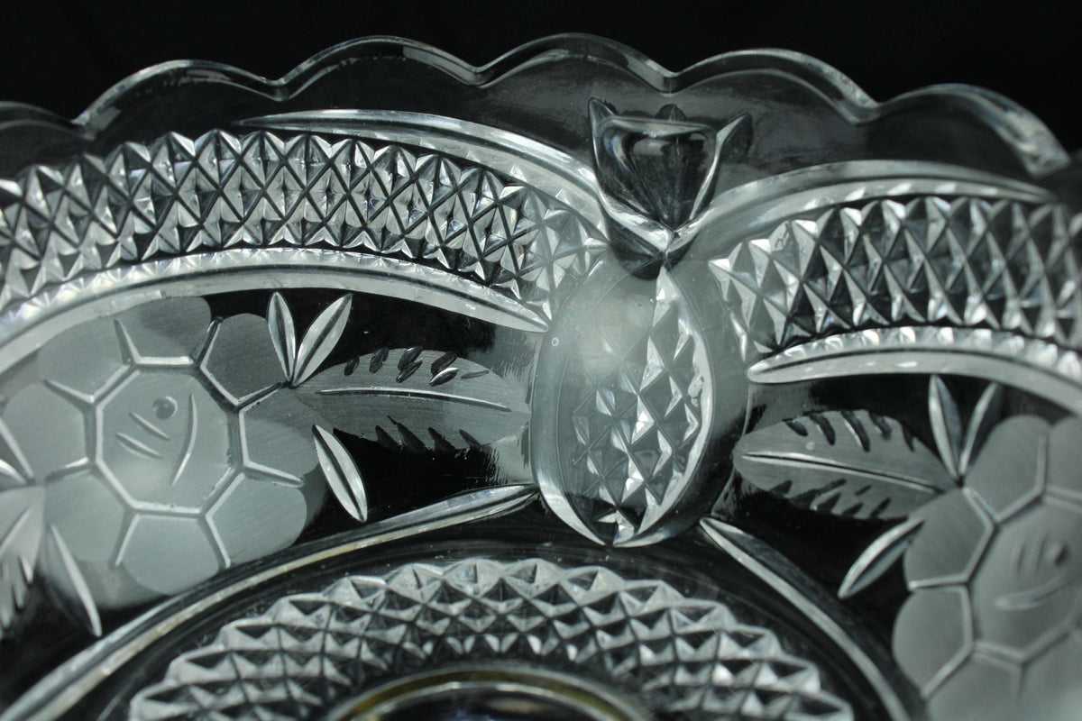 Vintage Bleikristall-Schale auf Fuß geschliffenes Blumenmotiv 11,5 cm böhmisches Kristall