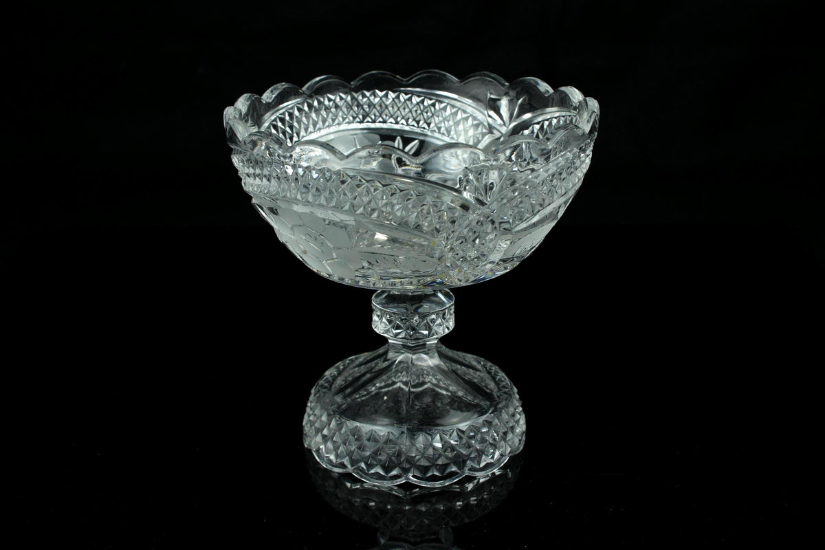 Vintage Bleikristall-Schale auf Fuß geschliffenes Blumenmotiv 11,5 cm böhmisches Kristall