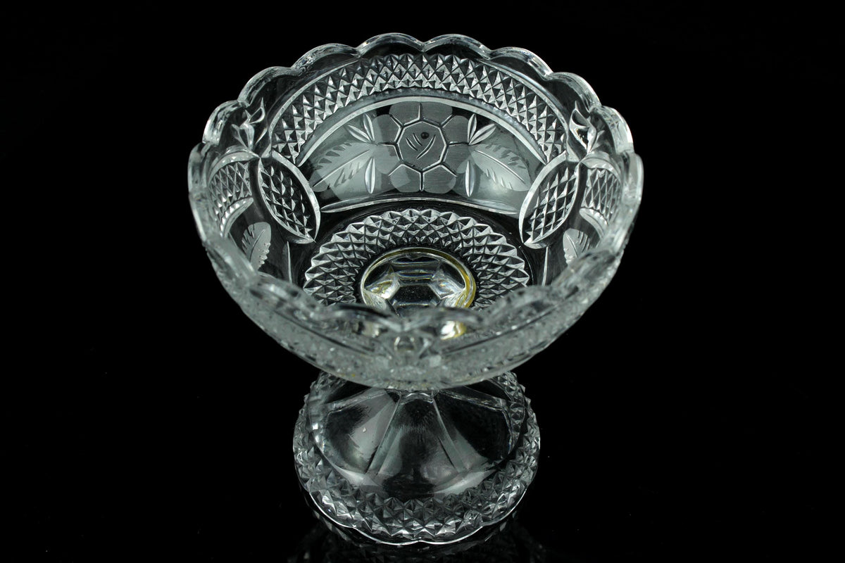 Vintage Bleikristall-Schale auf Fuß geschliffenes Blumenmotiv 11,5 cm böhmisches Kristall