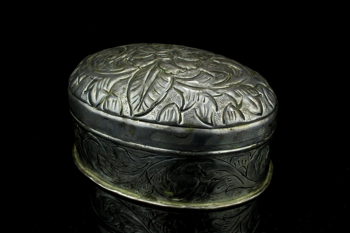 Vintage versilbertes Schmuckkästchen mit Blumen- und Blattmotiv - oval - 1950er/1970er Jahre - 17 cm.