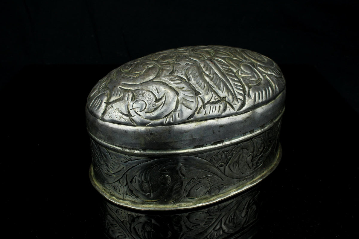 Vintage versilbertes Schmuckkästchen mit Blumen- und Blattmotiv - oval - 1950er/1970er Jahre - 17 cm.