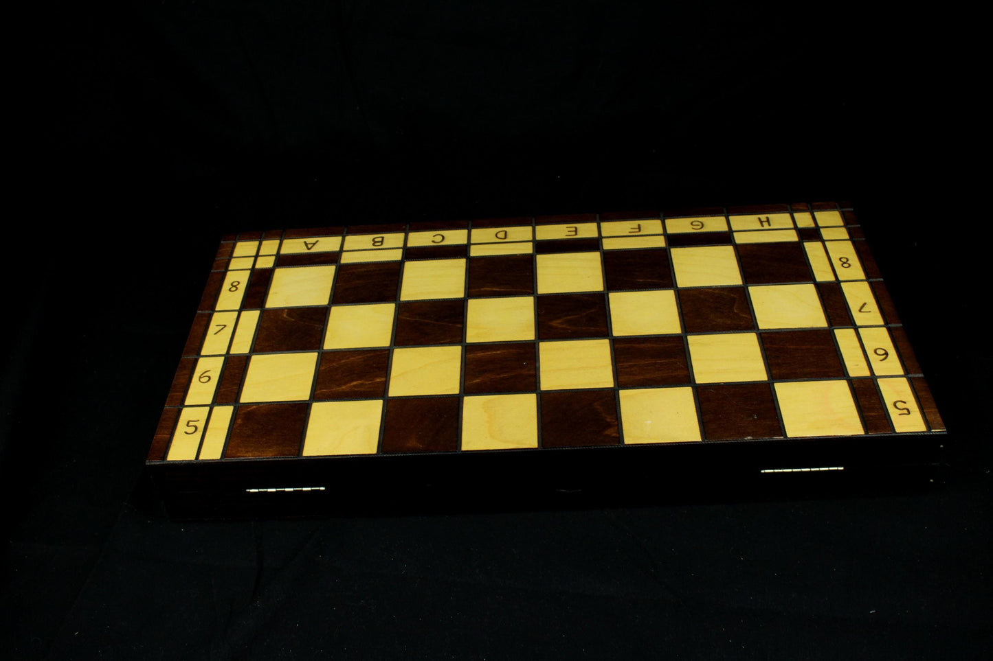 Vintage houten schaakset met opbergkist - handgesneden schaakstukken - 1970/1990