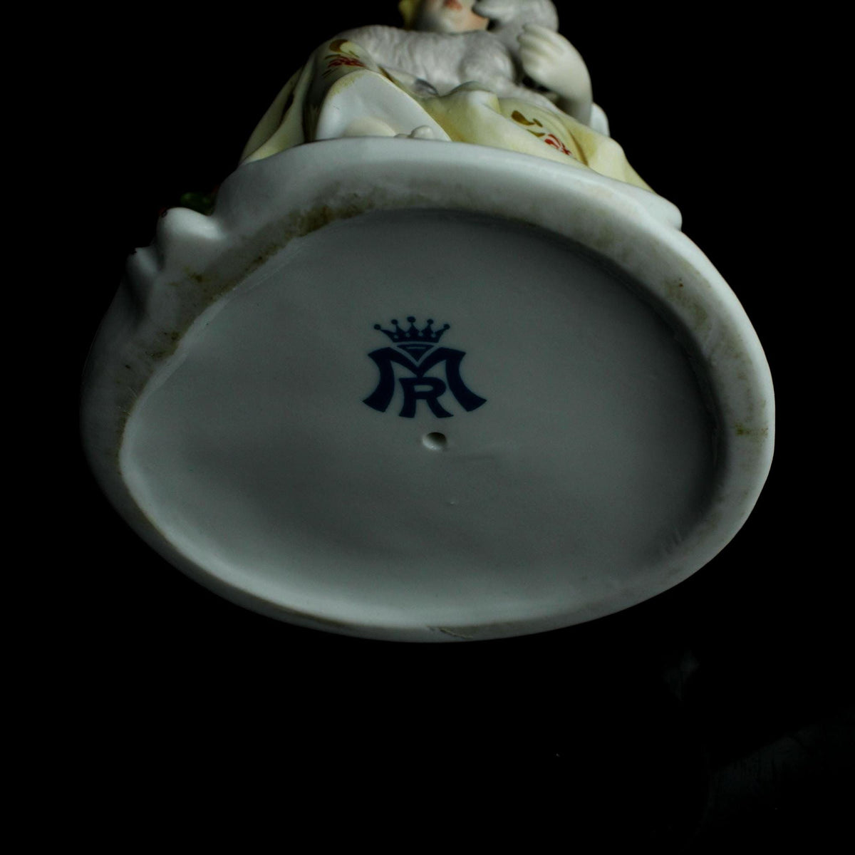 Vintage-Porzellanfigur Mädchen mit Lamm – Royal Crown Figur – 1960/1980
