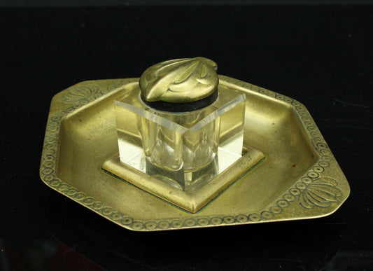 Antikes Tintenfass aus Messing mit Kristallgefäß Art Nouveau circa 1890-1920 Schreibtischdekoration Vintage Schreibset