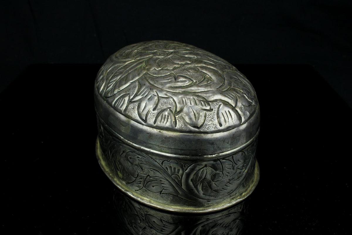 Vintage versilbertes Schmuckkästchen mit Blumen- und Blattmotiv - oval - 1950er/1970er Jahre - 17 cm.