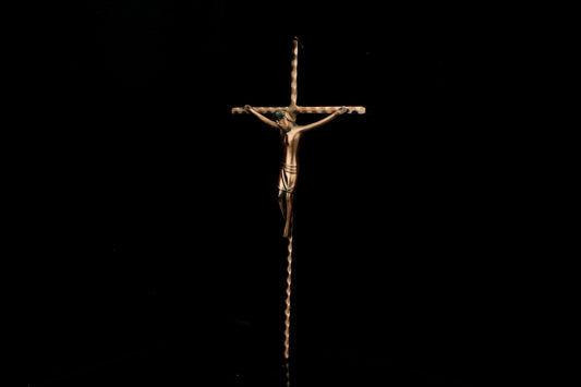 Vintage Messing Kruzifix - Kruzifix mit gedrehtem Stamm - Christus Korpus - Wandkreuz Bronze 25 cm.