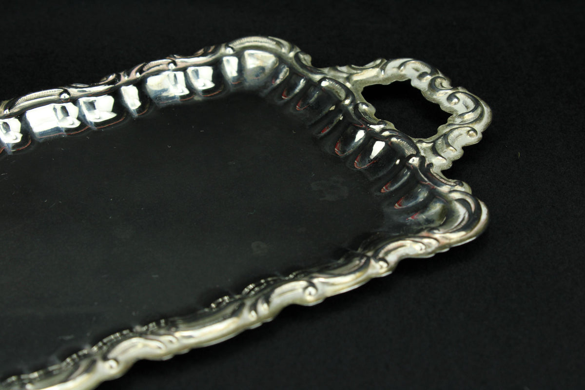 Vintage verzilverd dienblad - silver plated tray met sierlijke rococo rand - 21x11 cm.