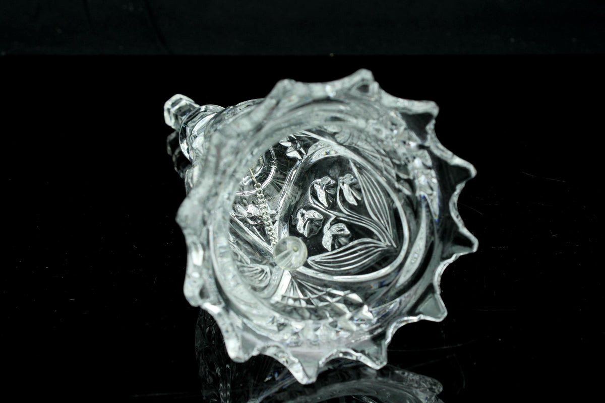 Vintage funktionierende Kristall-Tischglocke mit verziertem Griff und gezacktem Rand – 22 cm.