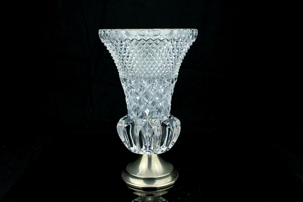 Vintage geschliffene Kristallvase auf versilbertem Fuß - Trophäenform - 20 cm. hoch