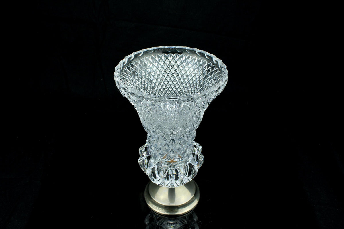 Vintage geschliffene Kristallvase auf versilbertem Fuß - Trophäenform - 20 cm. hoch