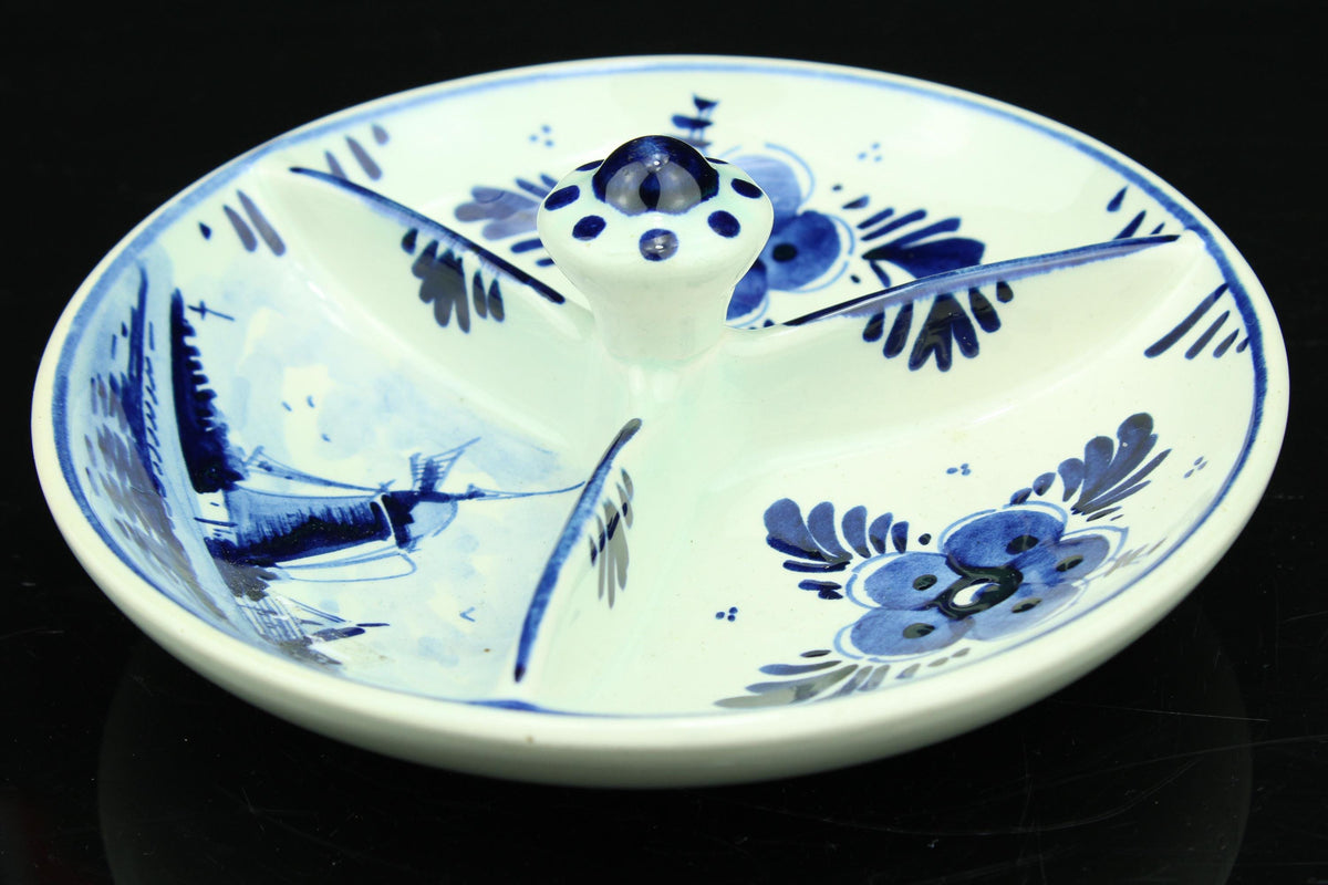 Vintage Delfts Blauw verdeel-schaaltje - handbeschilderd molenlandschap en bloemen - drie Vakken - 14 cm. doorsnede