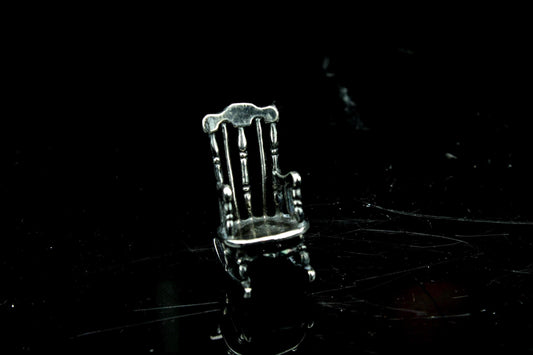Vintage miniatuur verzilverde schommelstoel / meubel - poppenhuis accessoire - Hollands miniatuurzilver - collectors item - 3 cm hoog