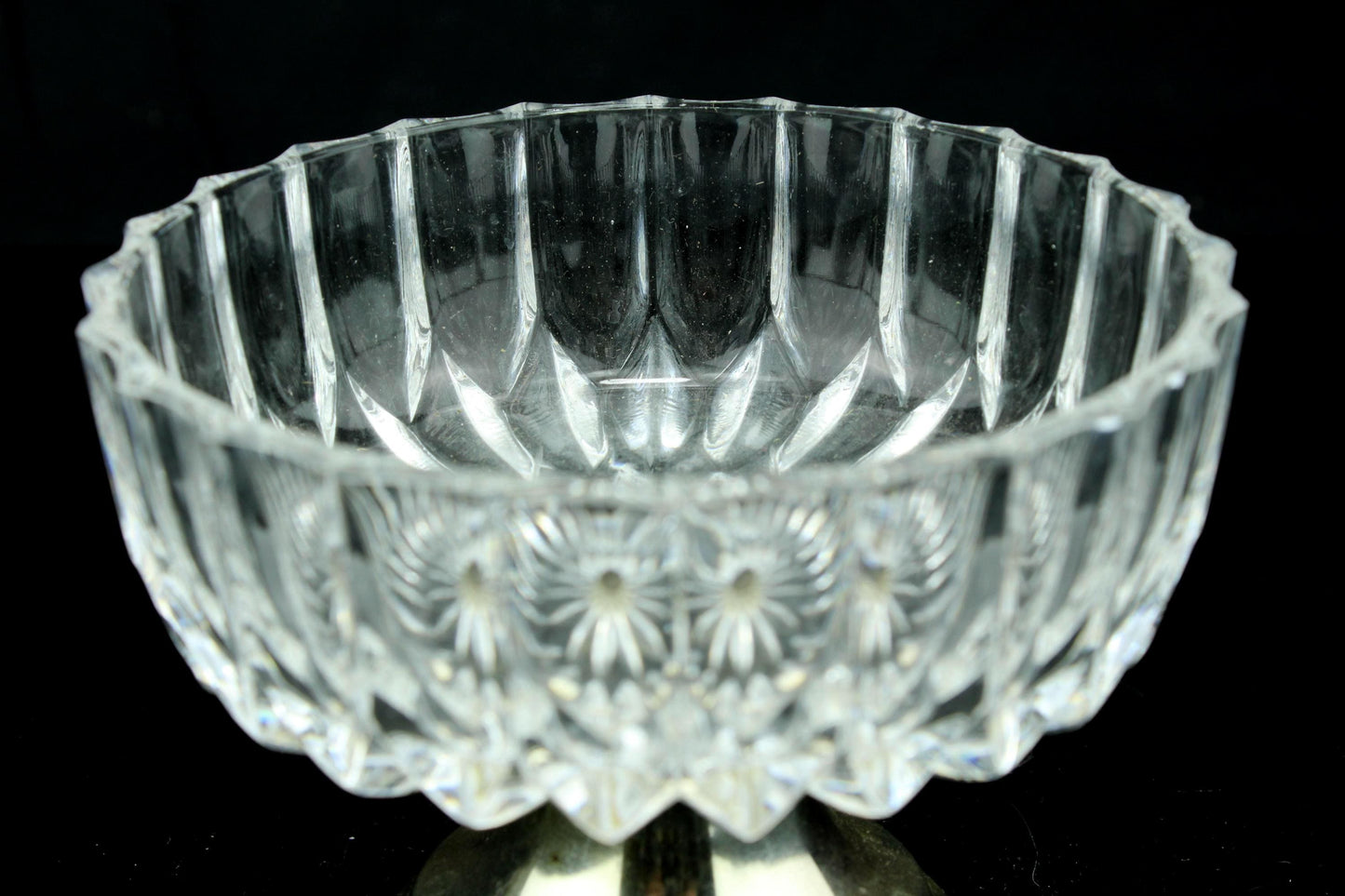 Vintage kristallen coupe op verzilverde voet - geslepen kristal bonbonschaal - sierraadschaal - 11,5 cm. doorsnede