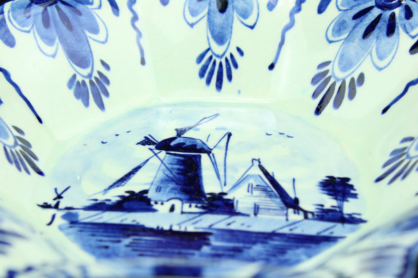Vintage Delfts Blauw schaaltje - handbeschilderd Hollands molenlandschap - stervormig schaaltje - 17,5cm.