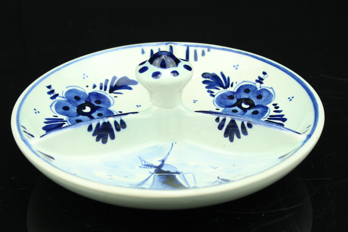 Vintage Delfts Blauw verdeel-schaaltje - handbeschilderd molenlandschap en bloemen - drie Vakken - 14 cm. doorsnede