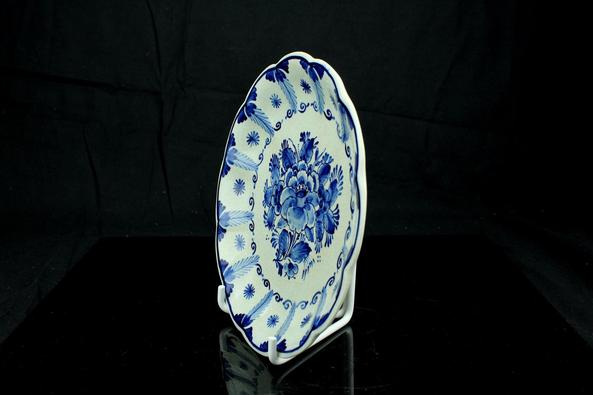 Vintage Delfts blauw wandbord - handbeschilderd keramiek - blauw wit bord met bloemen - 17,5 cm