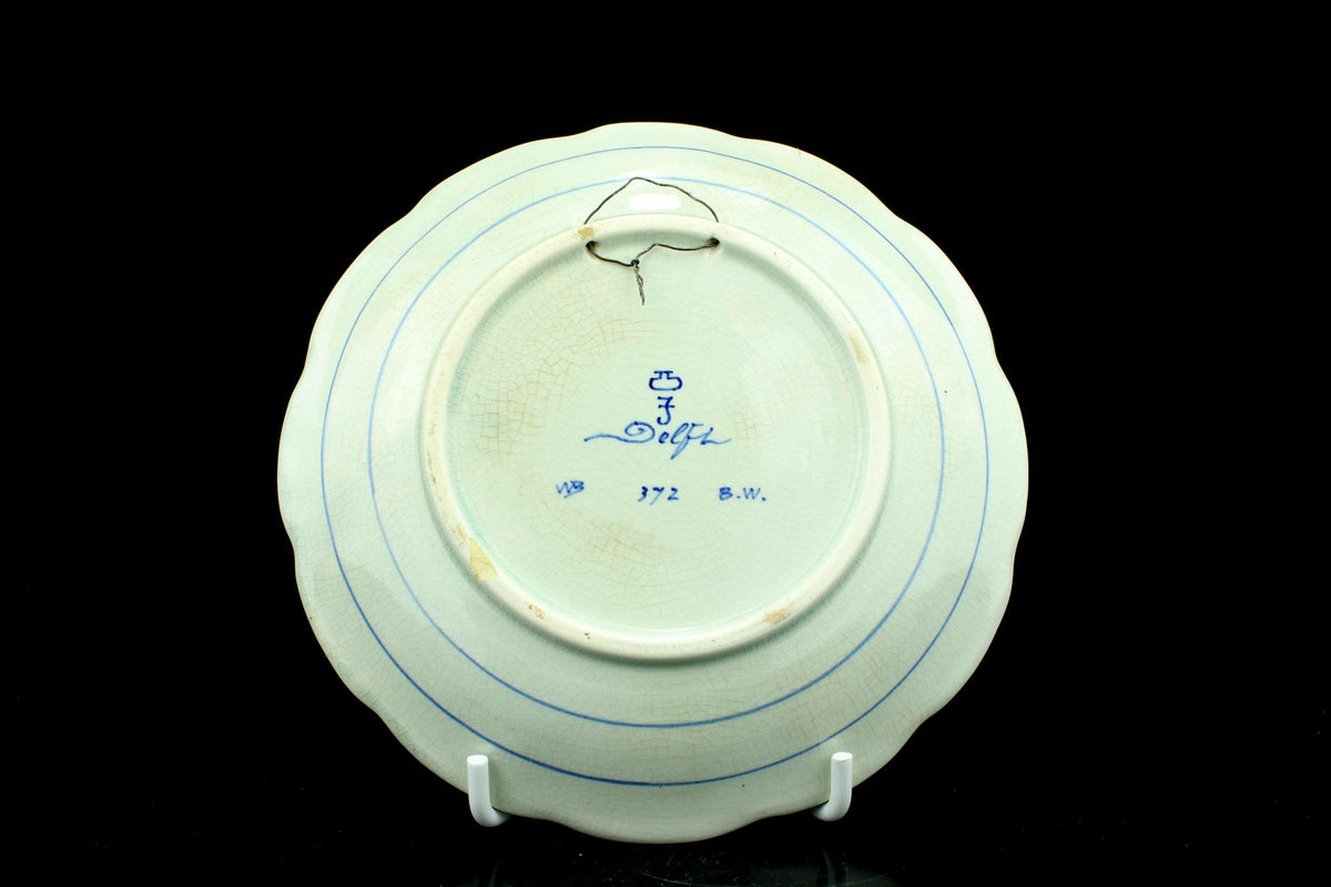 Vintage Delfts blauw wandbord - handbeschilderd keramiek - blauw wit bord met bloemen - 17,5 cm
