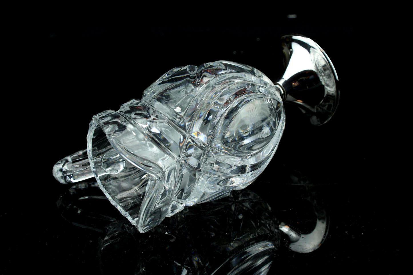 Vintage Kristall-Milchkännchen auf versilbertem Fuß - geschliffene Gießkanne - 16 cm.