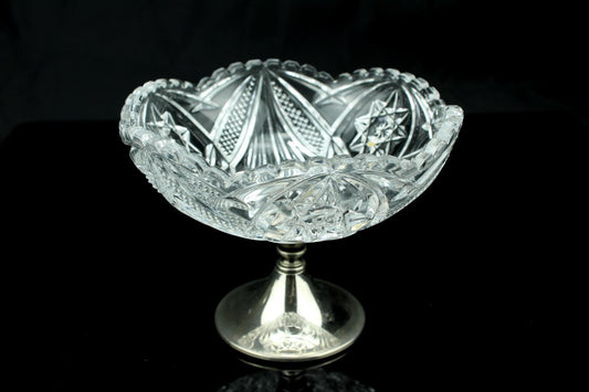 Vintage kristallen coupe op verzilverde voet - bonbonschaal met ster- en waaierslijp - decoratieve schaal op sokkel - 9 cm. hoog