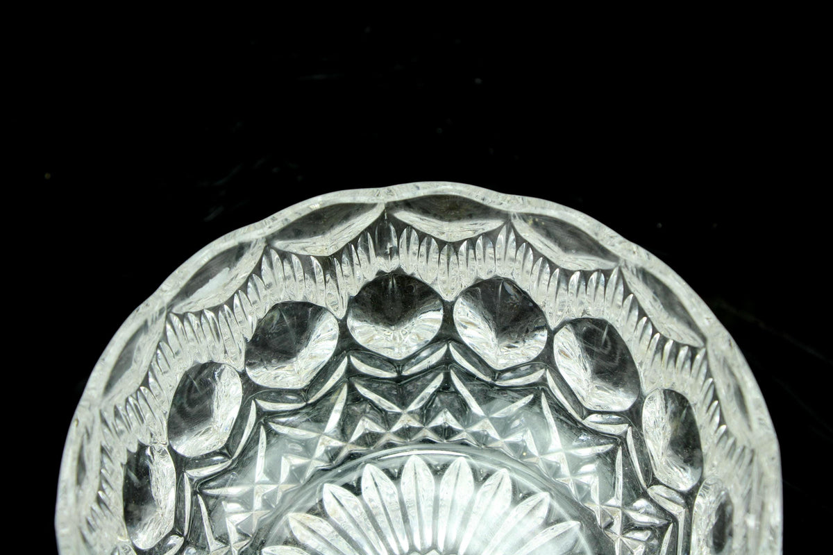 Vintage Kristallschale auf versilbertem Fuß - Geschliffene Kristallpralinen-Schale - Zierschale mit silbernem Sockel - 9,5 cm hoch