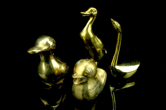 Vintage Set aus 4 Miniatur-Vögelchen aus Messing - Schwan und Enten - Sammelset Wassertiere