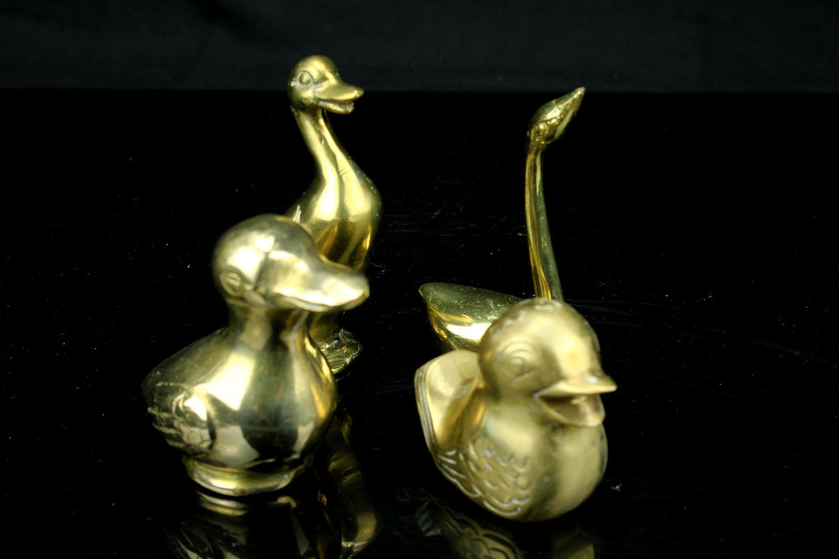 Vintage set van 4 miniatuur messing vogeltjes - zwaan en eendjes - waterdieren verzamelset