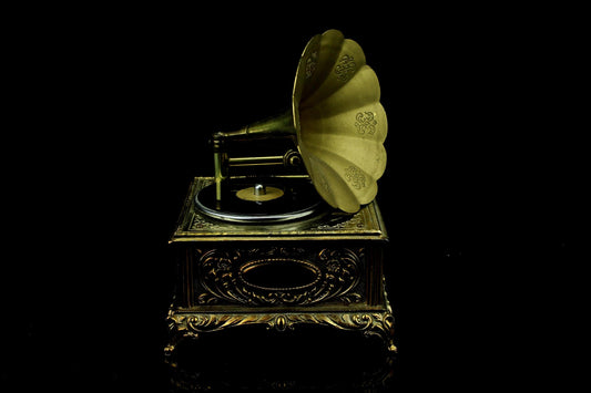 Vintage Miniatur-Grammophon – funktionierende Spieldose aus Messing – Retro-Spieldose mit Trichter – 13 cm. – inkl. Platte