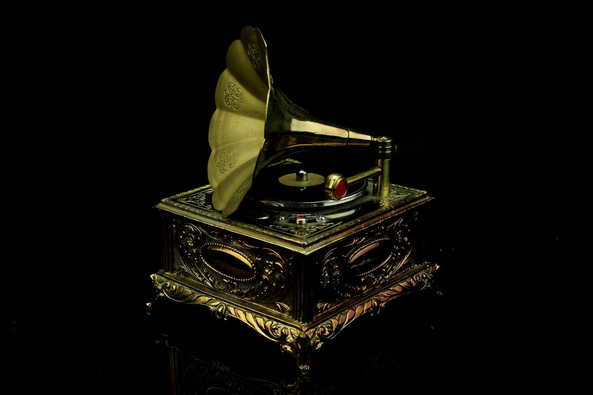 Vintage Miniatur-Grammophon – funktionierende Spieldose aus Messing – Retro-Spieldose mit Trichter – 13 cm. – inkl. Platte