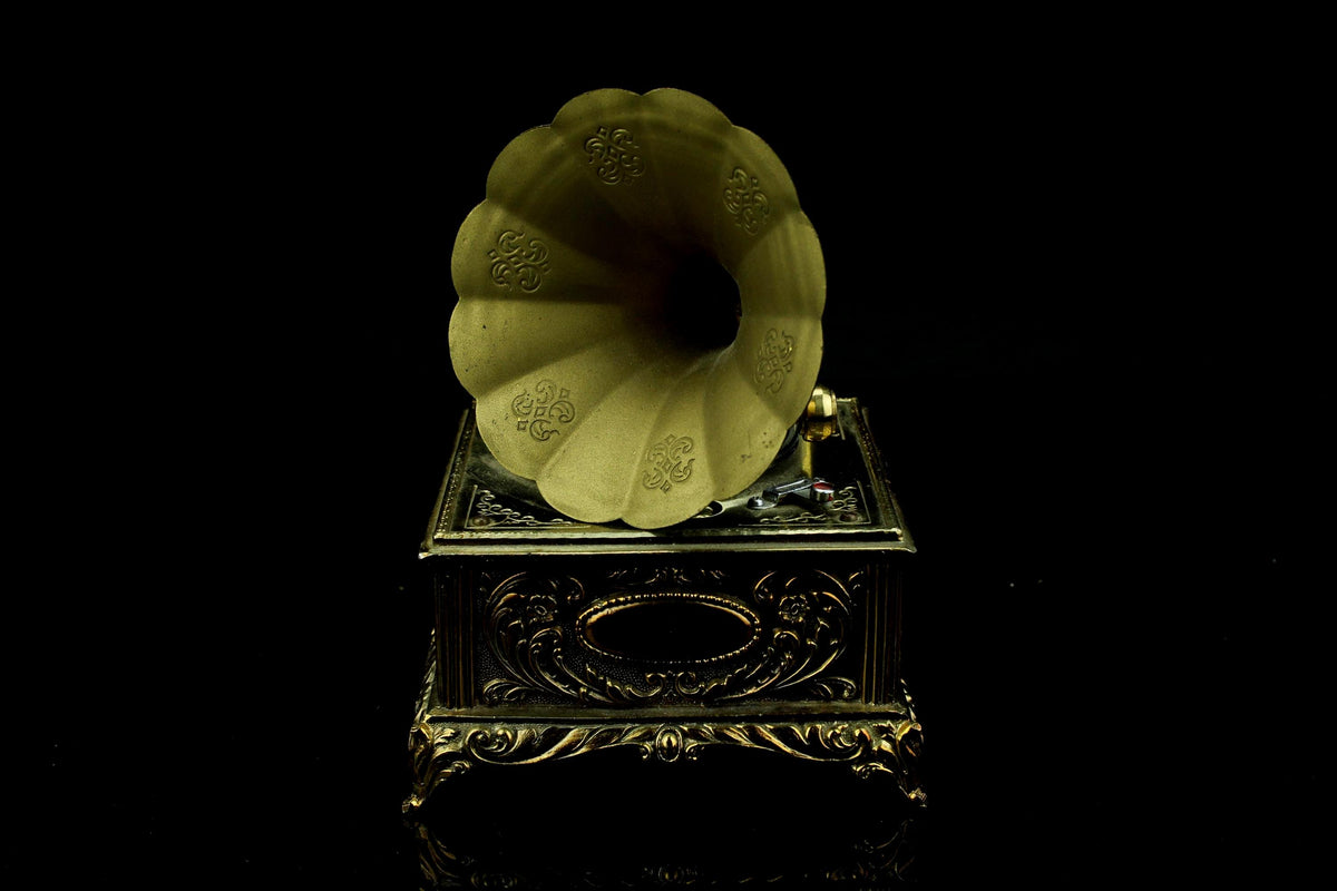 Vintage Miniatur-Grammophon – funktionierende Spieldose aus Messing – Retro-Spieldose mit Trichter – 13 cm. – inkl. Platte